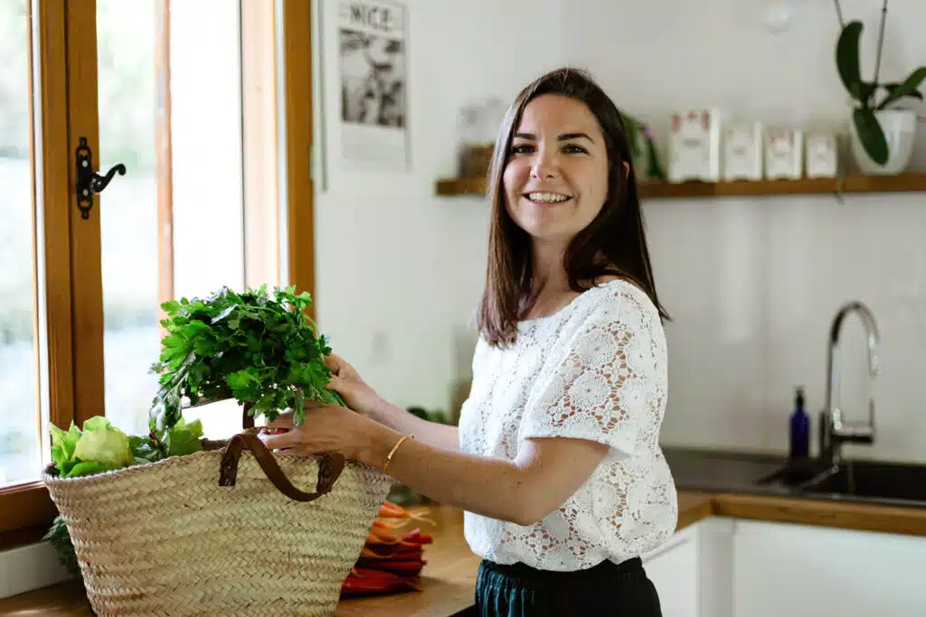 Cécile-Caron, praticienne en nutrition fonctionnelle et partenaires de Bouge tes genoux